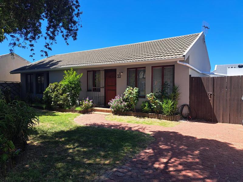 3 Bedroom Property for Sale in Vredekloof East Western Cape
